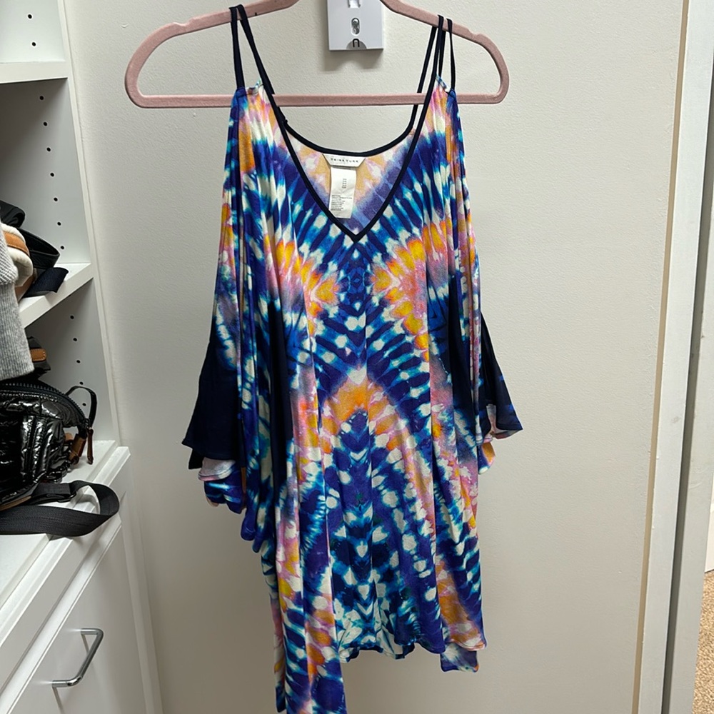 Trina Turk cold shoulder M top